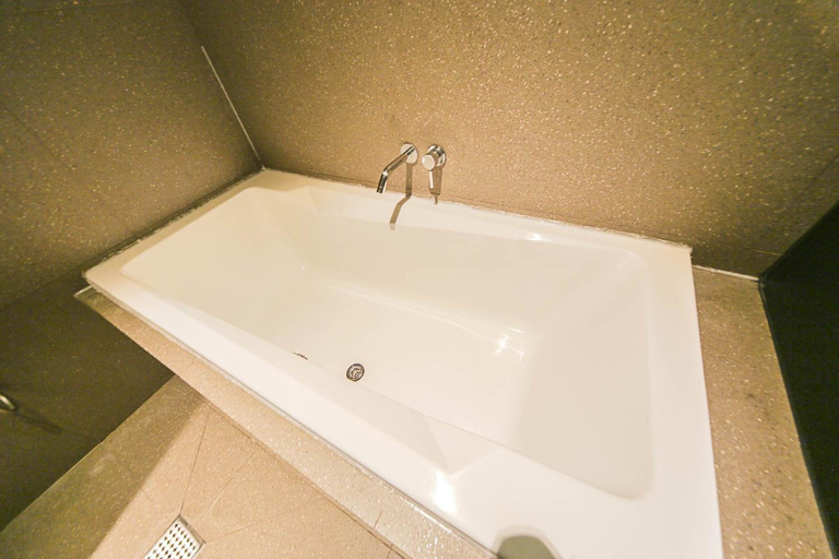 Bathroom 4, Myeongjak Hotel, Chuncheon