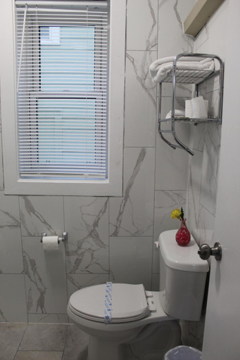 Bathroom 3, Sunrise Inn, Parry Sound