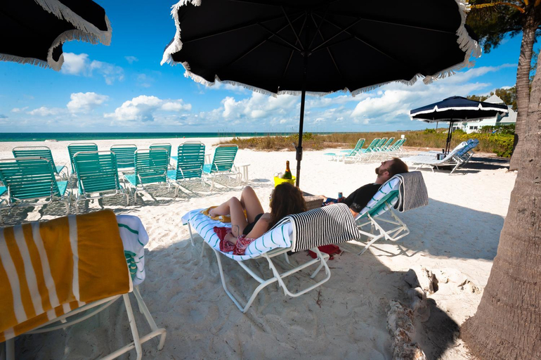 Sport & Beauty, Cedar Cove Resort & Cottages, Manatee