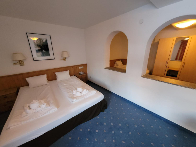 Bedroom 2, Ferienhotel Alpenhof, Kitzbühel