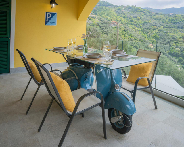 Others 5, Vespa Apartments, Genova