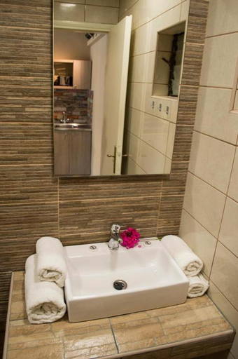 Bathroom 3, Nireas Hotel, Crete