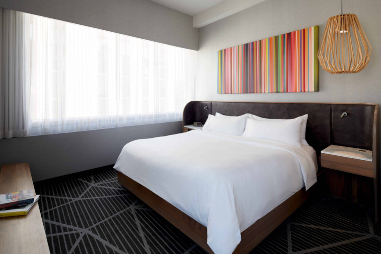 Bedroom 2, Renaissance Montreal Downtown Hotel, Montréal