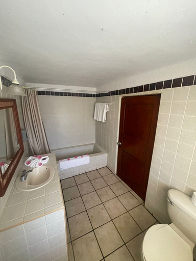 Bathroom 4, Hotel Balneario San Juan Cosalá, Jocotepec