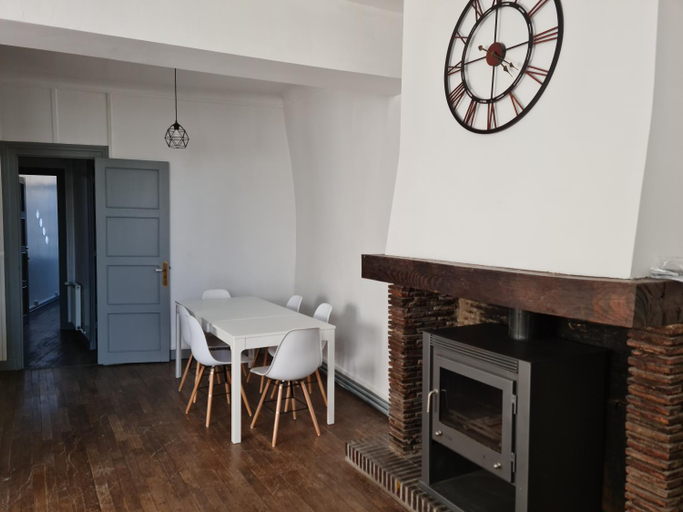 Facilities 5, Beaugency-3 sur la route des chateaux, Loiret
