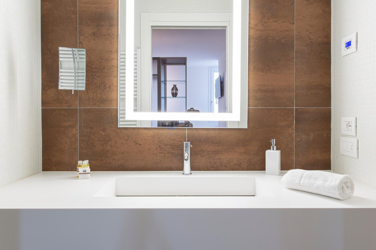 Bathroom 3, Padova Suites C20, Padua