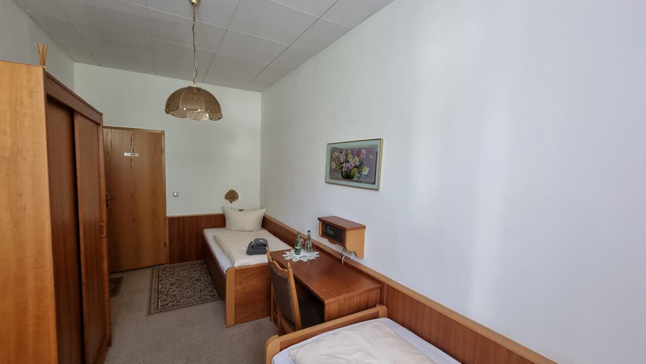 Bedroom 3, Cafe Zur Talsperre, Chemnitz