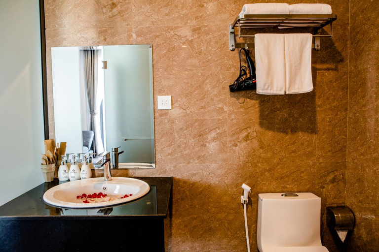 Bathroom 3, Ivory Phu Yen Hotel, Tuy Hoa