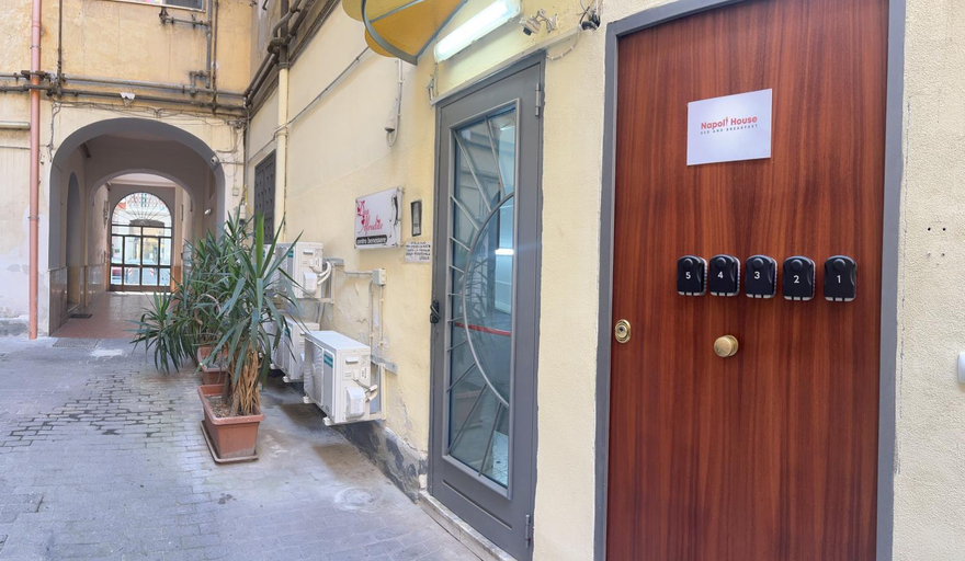 Entrance 2, Napoli House Dream, Napoli