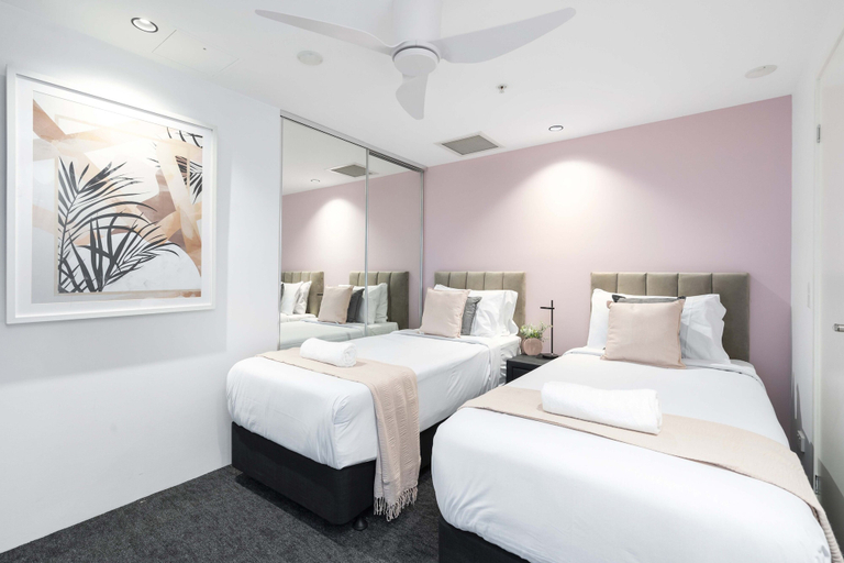 Bedroom 2, Avalon - WOWSTAY, Gold Coast