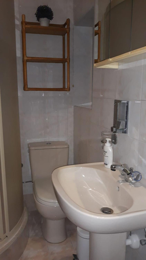 Bathroom 3, Balluta Hill House