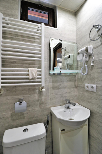 Bathroom 2, Gudiashvili Apartment, Tbilisi