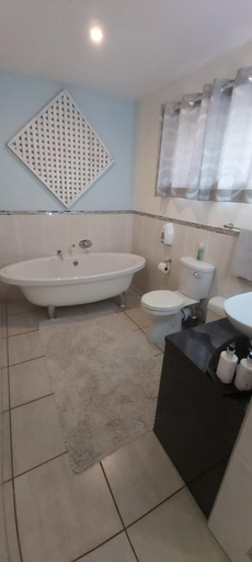 Bathroom 3, Rockview Lodge, Ehlanzeni