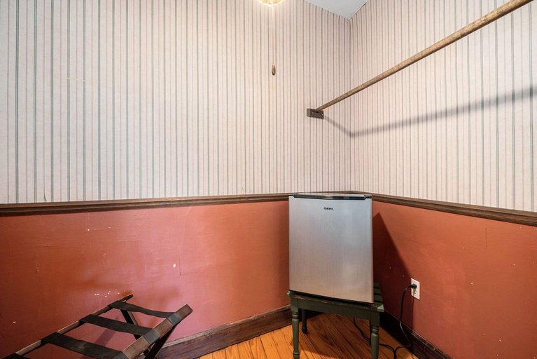 Others 4, Historic Hotel Nichols, Van Buren