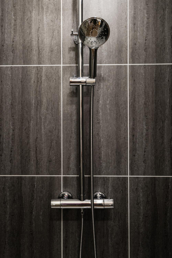 Bathroom 3, Weedingshall Lodges, Falkirk