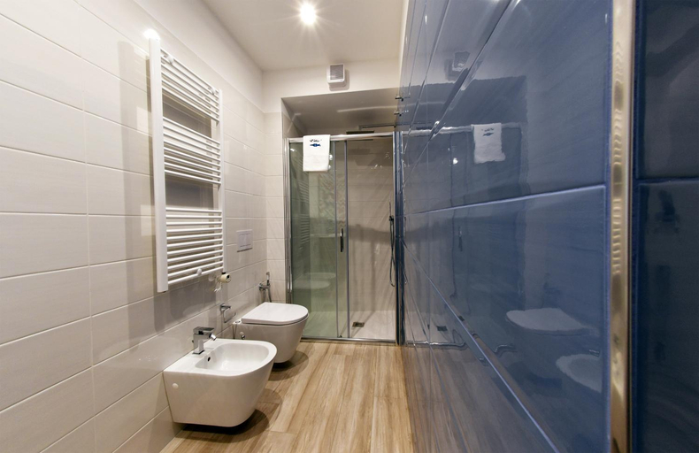 Bathroom 2, Vilu Suite Centro, Bari