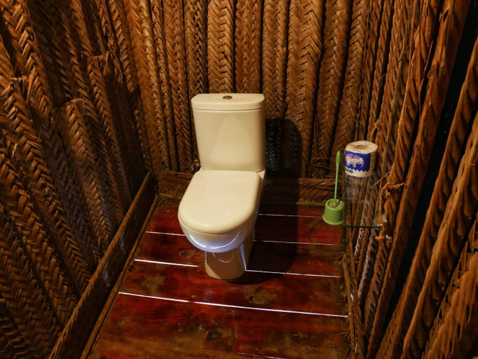 Bathroom 3, COCO REEF ECOLODGE, Kusini