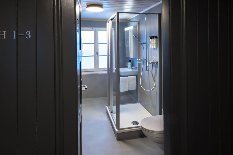 Bathroom 4, Hotel Bergidyll - Riders Haven - Self Check In, Uri