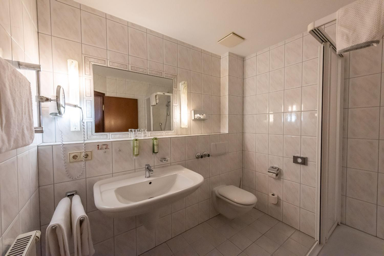 Bathroom 14