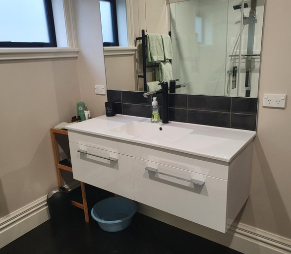 Bathroom 5, Roslyn Business Studio - 2 bedroom, Dunedin