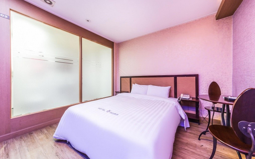 Bedroom 4, Oryu Bon Motel, Guro