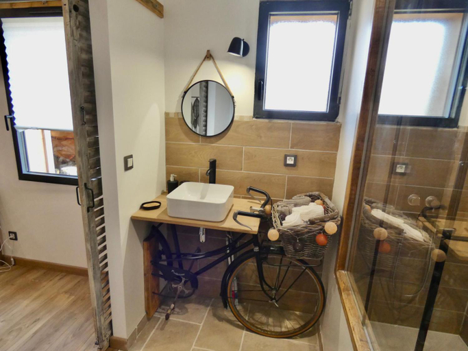 Bathroom 2, Le Nichoir, Loiret