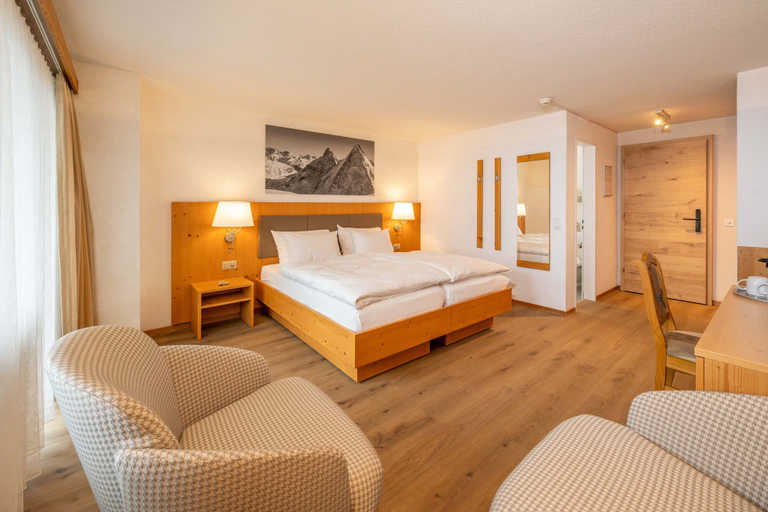 Bedroom 3, Hotel Sarazena, Visp