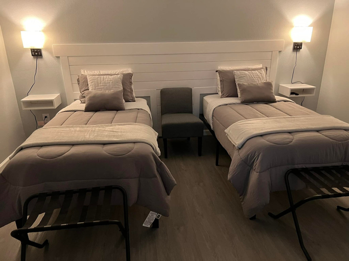 Bedroom 4, The Crossroad Inn, Clay