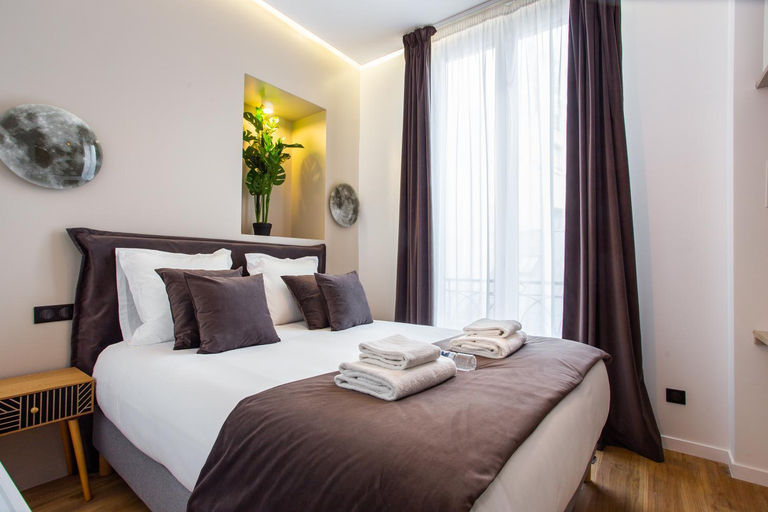 Others 2, CMG - Grand Boulevard - Poissoniere, Paris