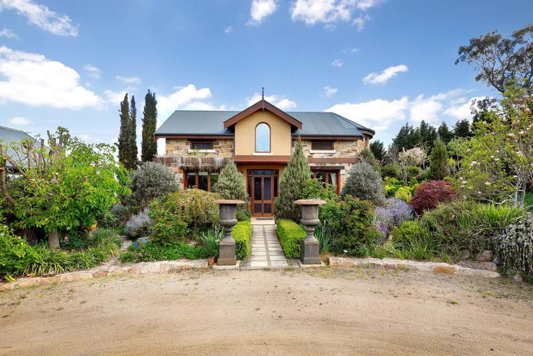 Exterior & Views 1, Wayimaa Cottage, Lithgow
