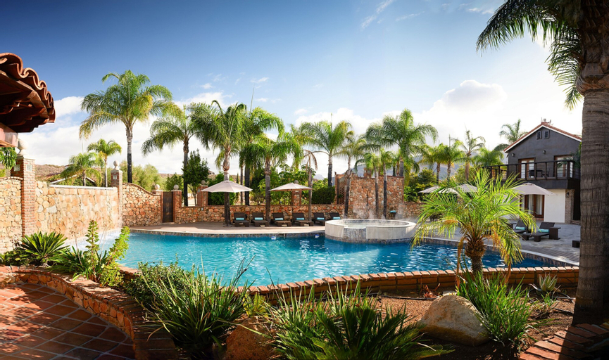 Surya Hotel, Ensenada