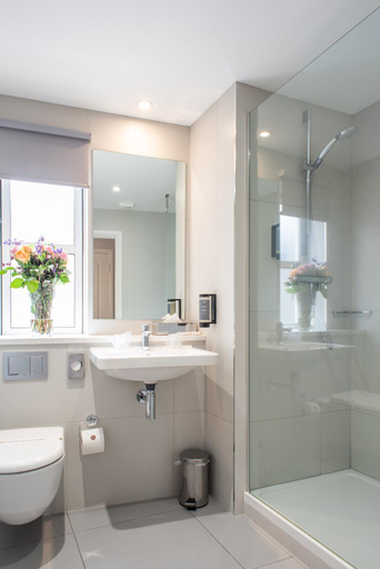 Bathroom 4, PREMIER SUITES Reading, Reading