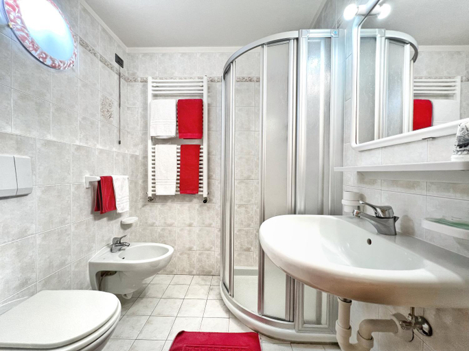 Bathroom 4, Garni Francescato, Sondrio