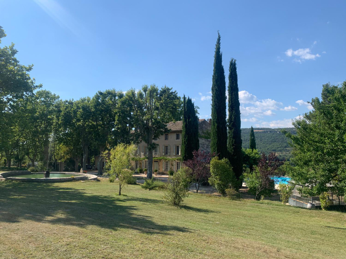 Others 3, Villa du defens, Vaucluse