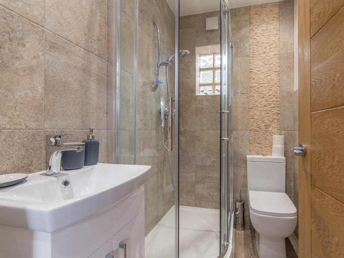 Bathroom 2, Fab Apartment, Leicestershire