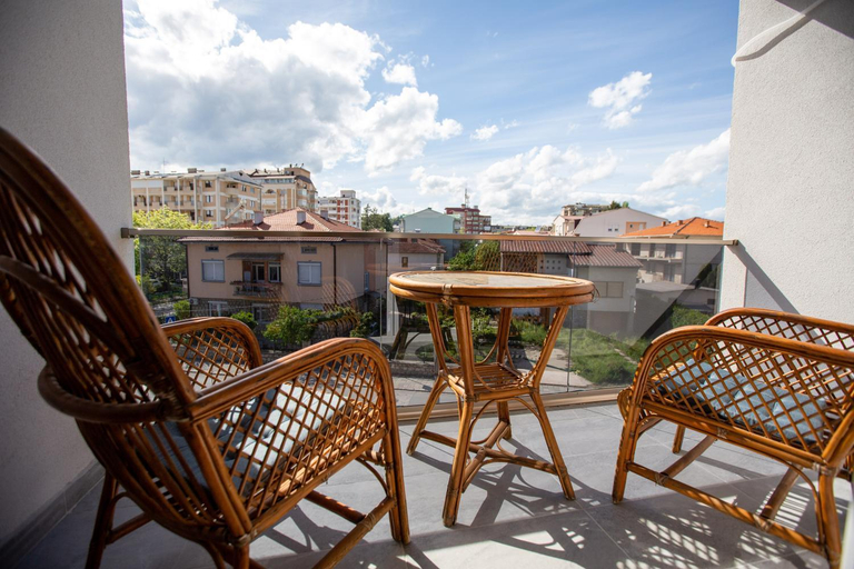 Others 5, Villa Darki