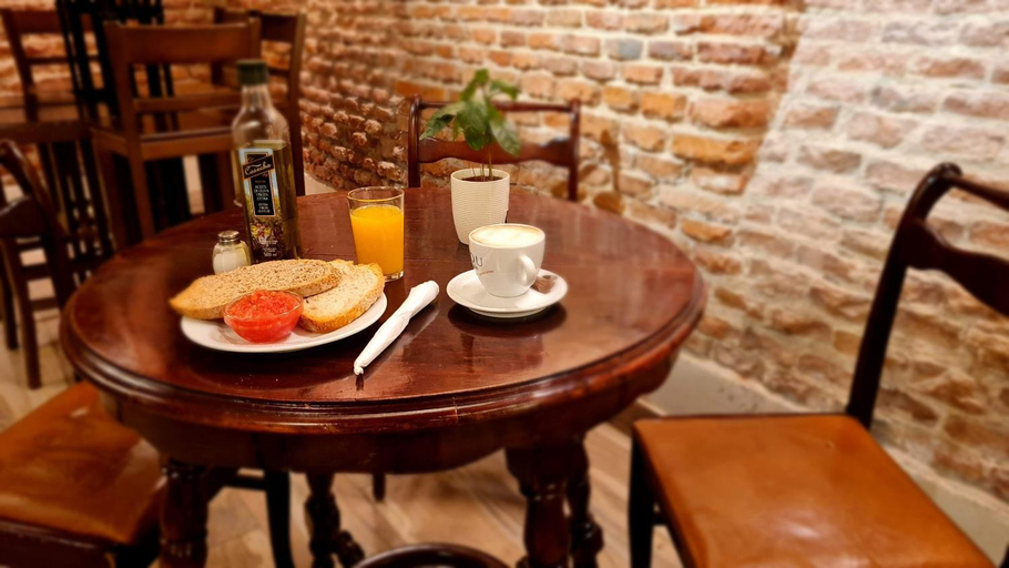 Food & Drinks 5, Calamo Guesthouse, Madrid