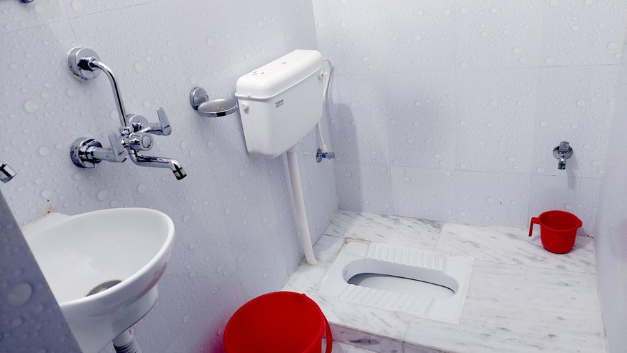 Bathroom 4, Nilam Guest House, Nawada
