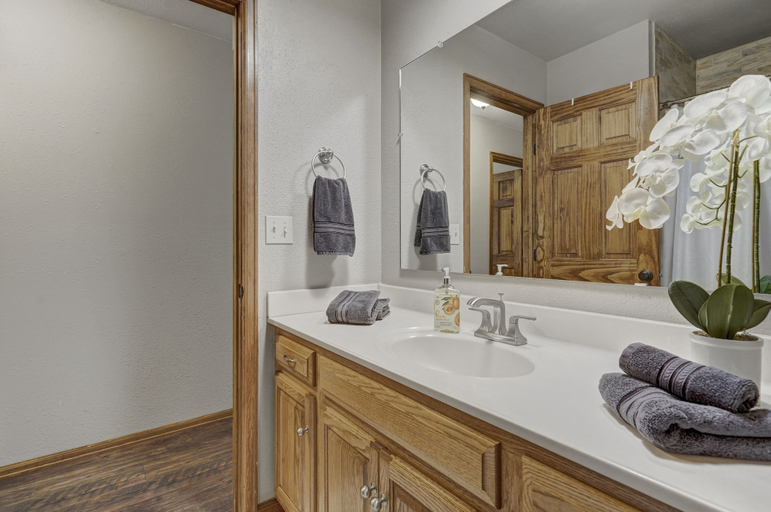 Bathroom 4, Sunnywood, Teller