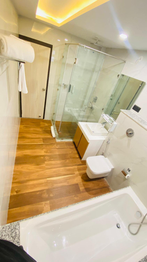 Bathroom 5, 7 Hills Hotel & Resort, Nalanda