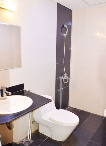 Bathroom 4, New An Phú Hotel, Đông Anh