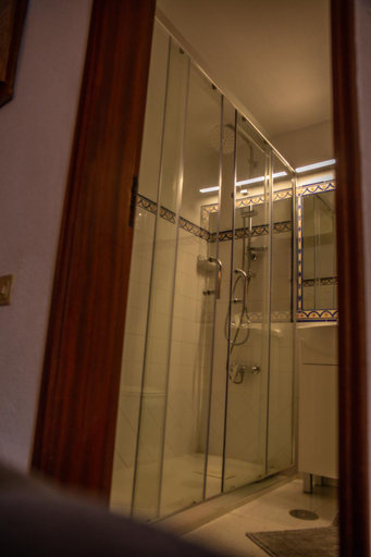 Bathroom 4, Casa da Cerca, Sabugal