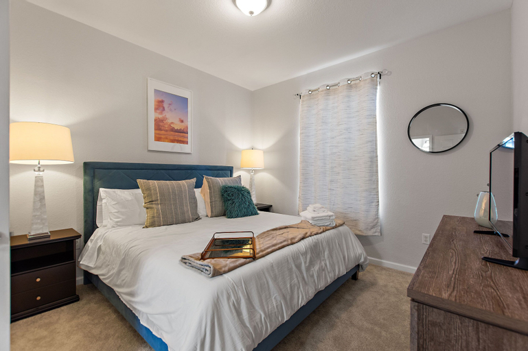 Contemporary @vista Cay By Shine Villas #403, Orange
