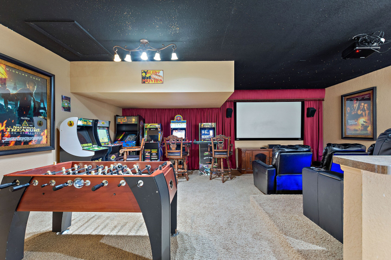 Food & Drinks 5, Funcation at Windsor Hills by Shine Villas Sleeps up to 12, Osceola