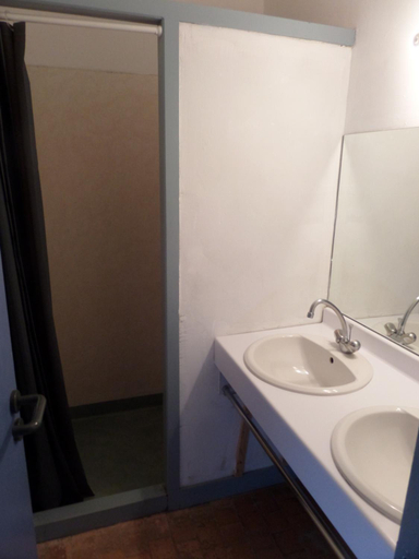 Bathroom 5, Auberge de Jeunesse HI Cadouin, Dordogne