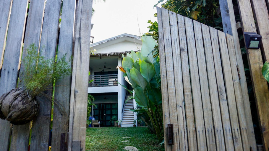 Exterior 14