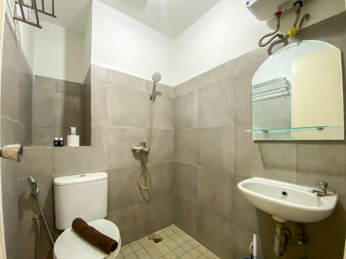 Bathroom 5, Best Deal 2BR Apartment Tamansari Panoramic By Travelio, Bandung