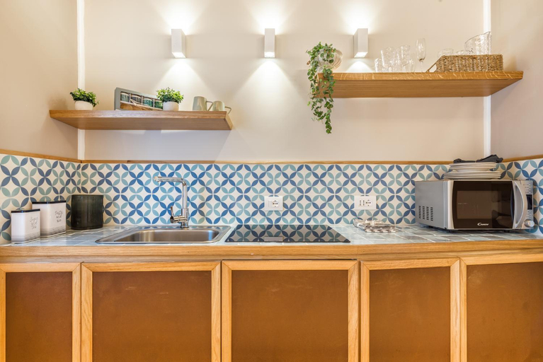 Others 2, Sweet Holidays - Lerici e 5 Terre, La Spezia