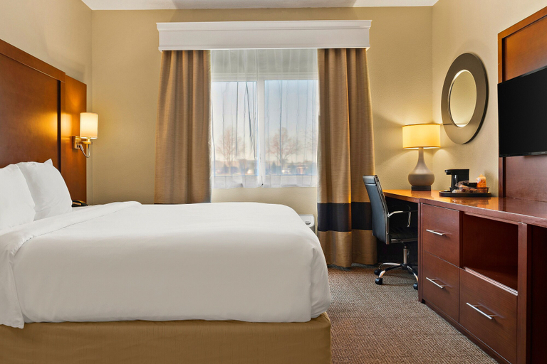 Bedroom 3, Comfort Suites Saginaw North, Saginaw