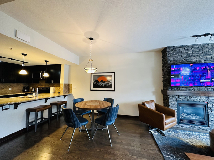 Food & Drinks 4, Mountain Retreat - Heated Pool & Hot-tub & Sauna, Division No. 15